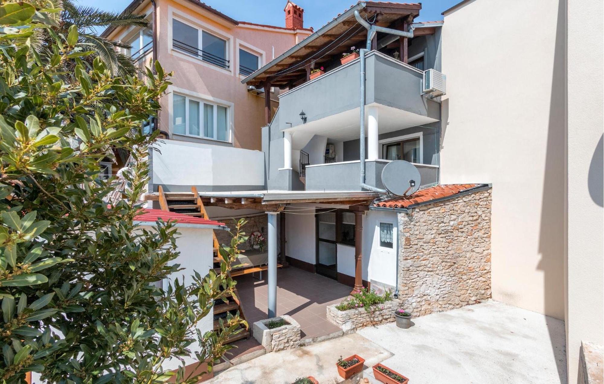 1 Bedroom Awesome Apartment In Ližnjan Exterior foto